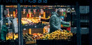 El INE revisa una décima a la baja la inflación de enero y la sitúa en el 2,3% | Economía