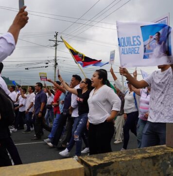 Marcha en rechazo a leyes urgentes avanza en Samborondón, donde sesiona la Asamblea Nacional | Política | Noticias