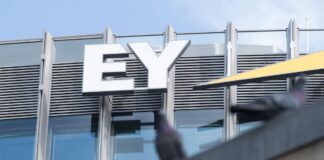 EY España crece un 9% y roza los 1.000 millones en facturación en 2025 | Empresas