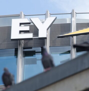 EY España crece un 9% y roza los 1.000 millones en facturación en 2025 | Empresas