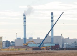La apuesta por el vehículo eléctrico impulsa las inversiones de China en Europa a su máximo nivel desde 2018 | Economía