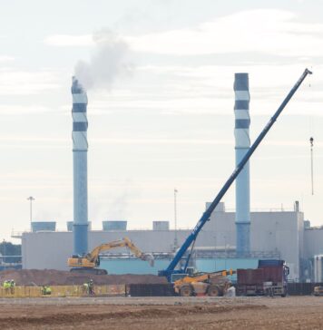 La apuesta por el vehículo eléctrico impulsa las inversiones de China en Europa a su máximo nivel desde 2018 | Economía