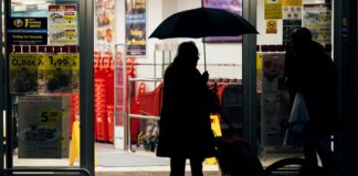 La denuncia de la CECU ante la CNMC para que investigue los márgenes de los supermercados irrita al sector | Economía