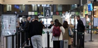 Los sindicatos mayoritarios desconvocan la huelga ferroviaria desde este martes | Economía