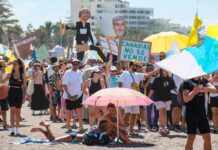 El turismo masivo estrangula las finanzas de ocho grandes municipios costeros | Economía