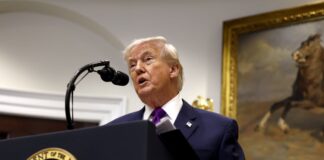 Trump levanta las sanciones al petróleo venezolano y da vía libre a Repsol y otras energéticas | Economía