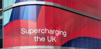 Telefónica cierra la compra de Netomnia en una operación valorada en 2.300 millones | Economía