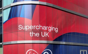 Telefónica cierra la compra de Netomnia en una operación valorada en 2.300 millones | Economía