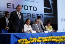 Comisión revisa las carpetas de 20 catedráticos que harán el examen escrito y práctico para los aspirantes a ser vocal del Consejo Nacional Electoral | Política | Noticias