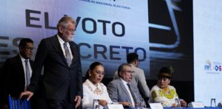 Comisión revisa las carpetas de 20 catedráticos que harán el examen escrito y práctico para los aspirantes a ser vocal del Consejo Nacional Electoral | Política | Noticias