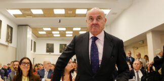 Guindos ve “muy bien” una hipotética candidatura Hernández de Cos al BCE | Economía