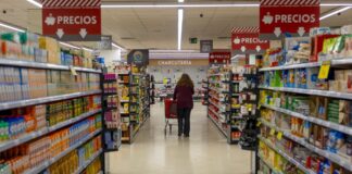 La montaña rusa del supermercado: por qué las familias sienten que los precios no dejan de subir aunque la inflación se frene | Economía