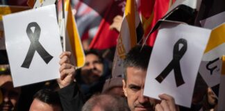 Cientos de trabajadores ferroviarios reclaman más seguridad ante el Ministerio de Transportes: “La inversión es insuficiente” | Economía