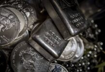 La montaña rusa de la plata, sujeta a la especulación y anclada por el oro | Mercados Financieros