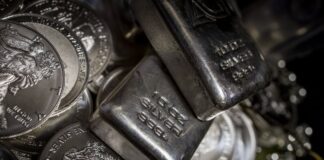 La montaña rusa de la plata, sujeta a la especulación y anclada por el oro | Mercados Financieros