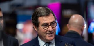 Garamendi defiende su salario tras la crítica de Díaz: “La mitad se va a Hacienda, se lo llevará ella para gestionarlo” | Economía