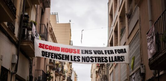 Consumo informa por carta a 13 inmobiliarias y fondos de que la prórroga de los alquileres es obligatoria | Economía