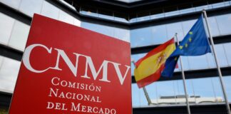 La presencia de mujeres en puestos directivos cae al 24,3% aunque mejora en los consejos de administración | Economía