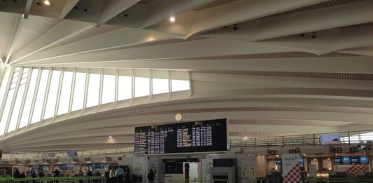 Aena se revuelve contra el acuerdo para que País Vasco participe en la gestión de tres aeropuertos y analiza medidas jurídicas | Economía