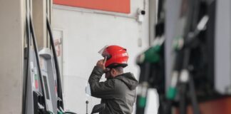 Hacienda condicionará las rebajas fiscales sobre carburantes y luz a la evolución de la inflación | Economía