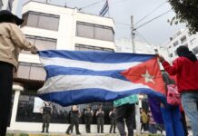 Personal diplomático de la Embajada de Cuba deja Ecuador para cumplir la disposición del gobierno de Daniel Noboa | Política | Noticias