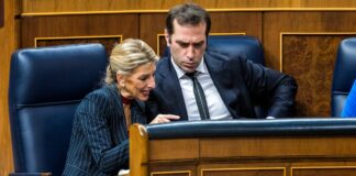 Trabajo acusa a Economía de intentar boicotear el acuerdo de gobierno por el registro horario | España