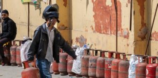 Escuelas cerradas y racionamiento del gas: el bloqueo de Ormuz azota a los países más pobres | Economía