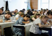 Función Pública prevé que las 35 horas en el Estado entren en vigor a mediados de abril, aunque aún carece de todo el apoyo sindical | Economía