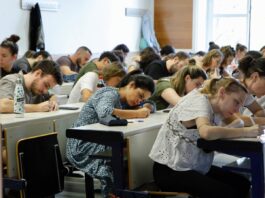 Función Pública prevé que las 35 horas en el Estado entren en vigor a mediados de abril, aunque aún carece de todo el apoyo sindical | Economía