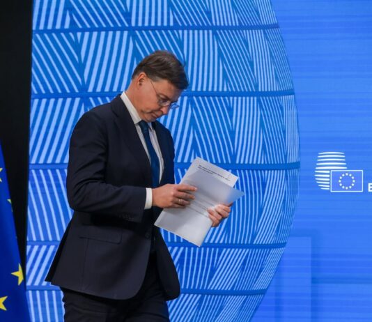 Bruselas advierte a las capitales que tienen “menos margen fiscal” para responder que en crisis anteriores | Economía