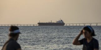 Vender al mejor postor: así se fija el precio en el multimillonario mercado del petróleo | Economía