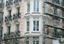 La falta de acceso a la red eléctrica, otro obstáculo para construir viviendas a mayor velocidad | Vivienda | Economía