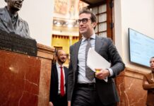 Cuerpo propone dar un año a las pymes para implantar el registro horario digital, pero Díaz plantea seis meses | Economía