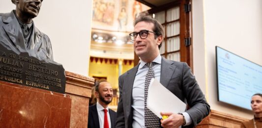 Cuerpo propone dar un año a las pymes para implantar el registro horario digital, pero Díaz plantea seis meses | Economía