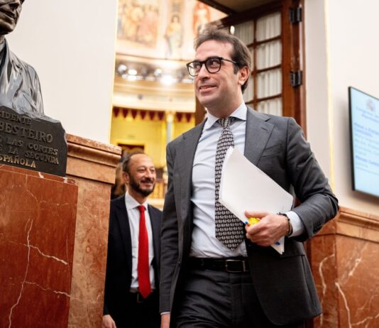 Cuerpo propone dar un año a las pymes para implantar el registro horario digital, pero Díaz plantea seis meses | Economía