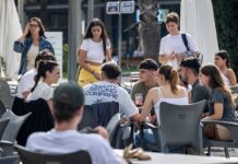 Juventud activa un buzón para que los becarios denuncien de forma anónima si sufren explotación laboral | Economía