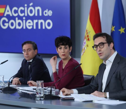 El Gobierno aprueba la factura electrónica obligatoria en los pagos de empresas y profesionales | Economía