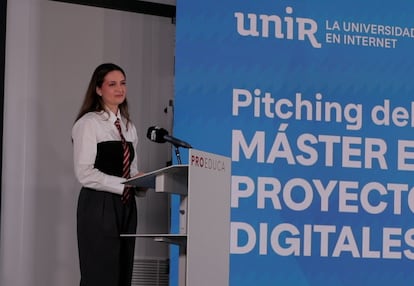 Una alumna del Máster en Proyectos Periodísticos Digitales Avanzados de UNIR y EL PAÍS, durante la presentación de su proyecto el pasado 25 de marzo.