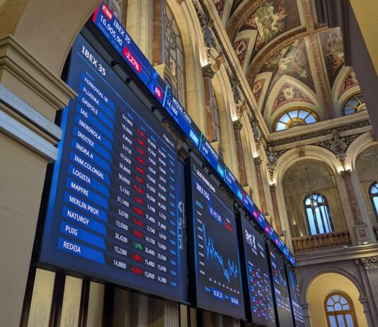 Un tercio de las multinacionales españolas paga menos del 15% de sus beneficios en impuestos | Economía