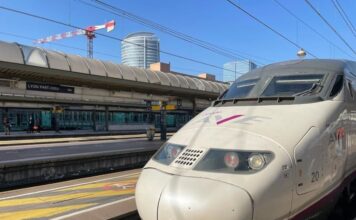Renfe ultima una oferta para entrar en la línea regional entre París y Lyon | Empresas