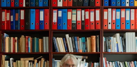 Un faro moral entre tiburones financieros: el comité que dice al fondo noruego dónde no debe invertir (y que ha causado conflictos diplomáticos) | Negocios