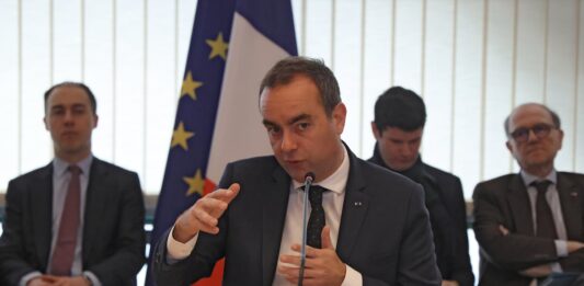 Francia logra reducir su déficit en 2025 por primera vez en tres años | Economía