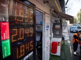 Los transportistas amenazan con protestas si el Gobierno no activa nuevas medidas contra la subida del combustible | Economía