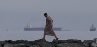 Las claves: el estrecho de Ormuz abierto está, pero conlleva sus peligros | Opinión