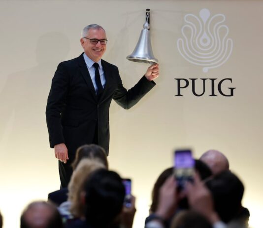 La posible fusión de Puig y Estée Lauder: dos proyectos familiares para crear un gigante | Economía