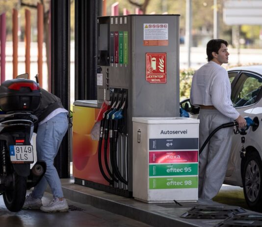 La inflación se dispara al 3,3% en marzo por la subida de los combustibles | Economía