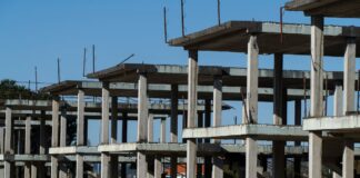 BBVA advierte que la guerra complicará aún más la construcción de vivienda | Vivienda | Economía