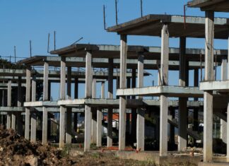 BBVA advierte que la guerra complicará aún más la construcción de vivienda | Vivienda | Economía