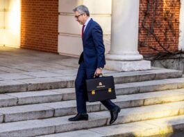 España reduce el déficit público al 2,2% en 2025, el mejor dato en 18 años | Economía