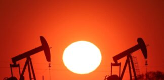 Más pobres, menos viajes y menos empleo. Así sería el mundo con el petróleo a 200 dólares | Economía